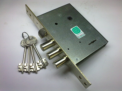 Замок сувальдный «Гардиан 30.11» с защелкой от интернет-площадки Гурумарт